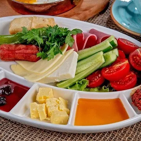 Old Harbour فندق 3*