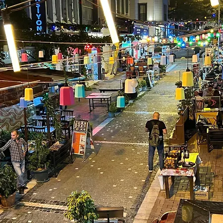 Old Harbour فندق 3*