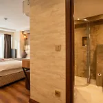 Old Harbour Hotel